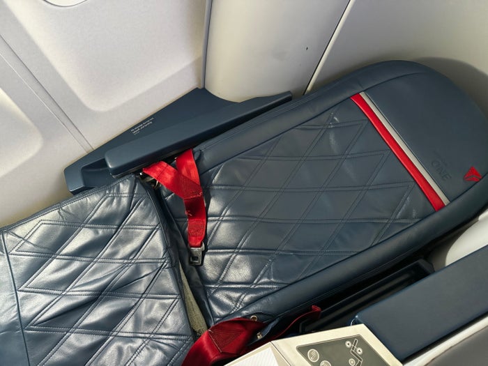 Delta One B757 200 LAX BOS seat lie flat position Delta One B757 200 LAX BOS seat lie flat position