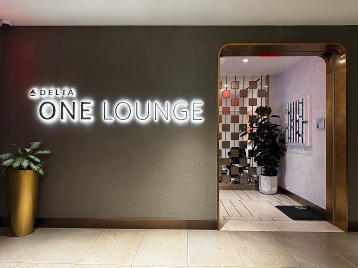 Delta One Lounge LAX entrance