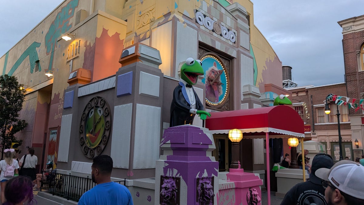 Disney World Hollywood Studios Muppets Courtyard studio store