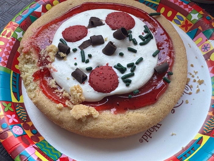 Disney World Hollywood Studios Pizzerizzo dessert pizza