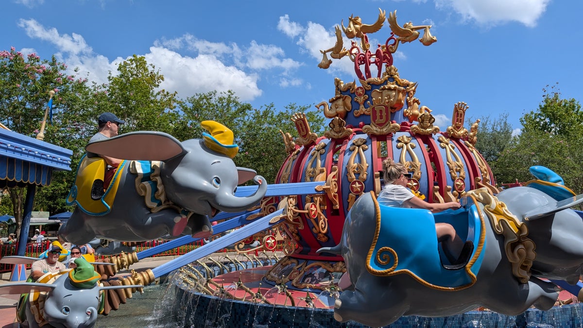 How To Visit Disney World for Cheap by Using Points and Miles [2025]