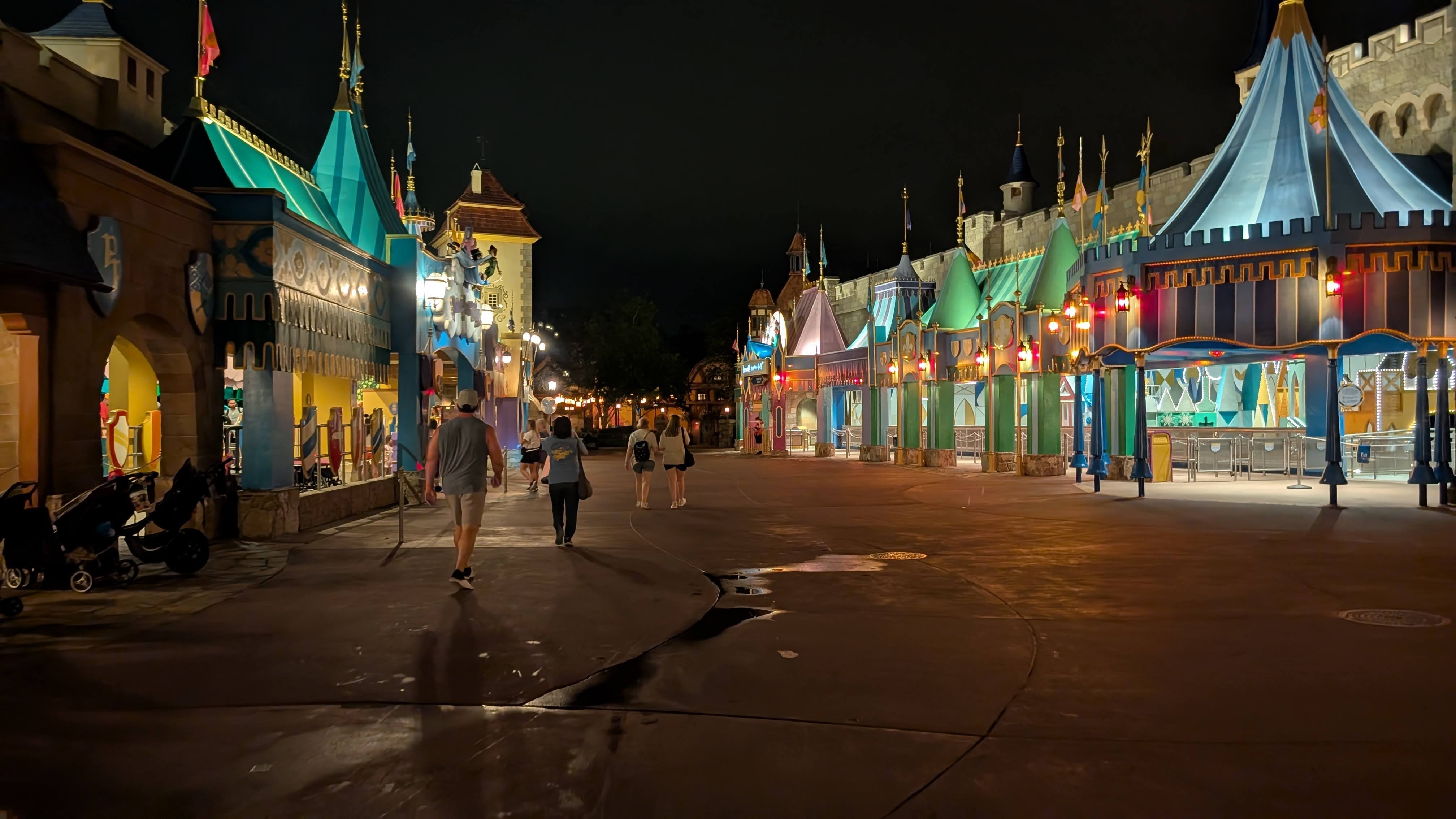 Late Night, Little Crowds: Disney Magic Kingdom Extended Hours, image size:4032x2268