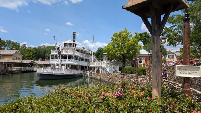 Disney World Magic Kingdom Rivers of America Liberty Belle
