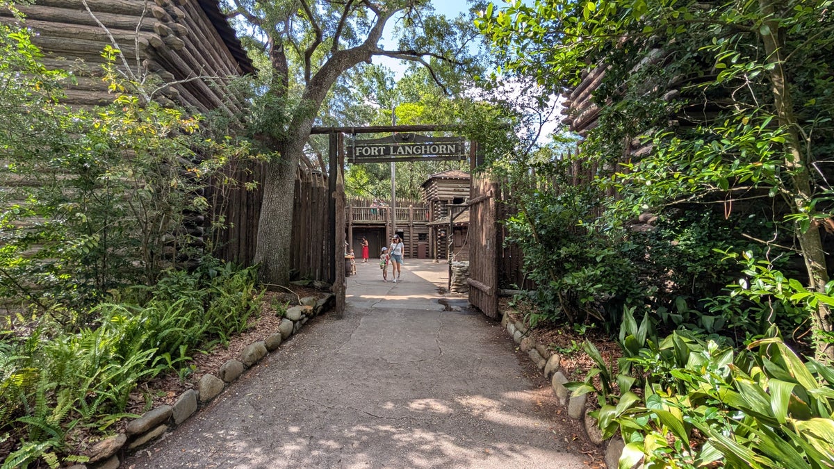 Disney World Magic Kingdom Tom Sawyer Island Fort Langhorn