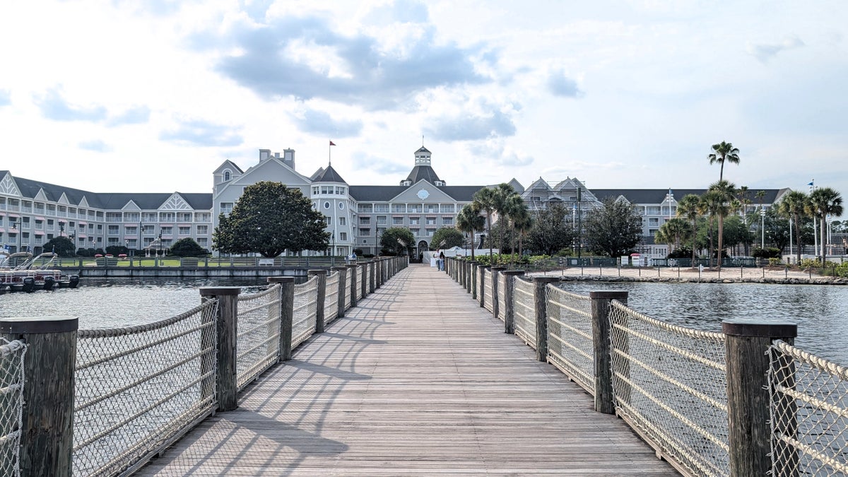 Disney’s Yacht Club Resort In-Depth: What You Need To Know Before You Go [Review]