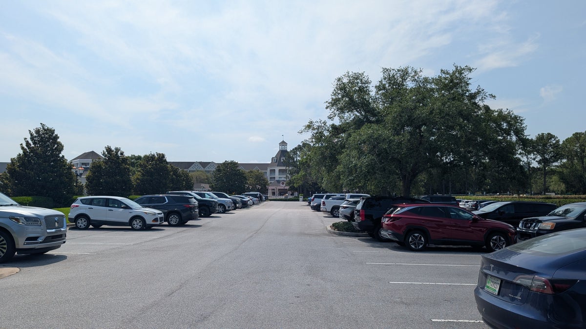 Disneys Yacht Club Resort amenities parking