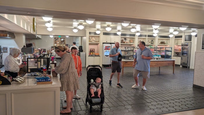 Disneys Yacht Club Resort dining The Market at Ale Compass order counter Disneys Yacht Club Resort dining The Market at Ale Compass order counter