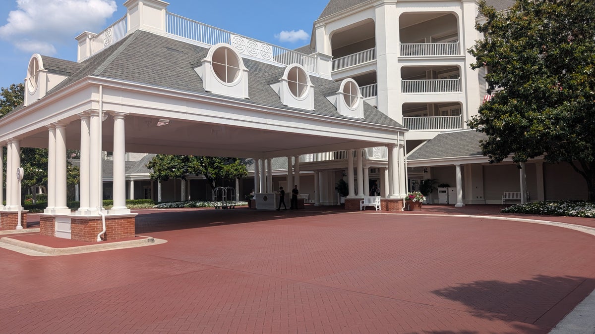 Disneys Yacht Club Resort front driveway entrance