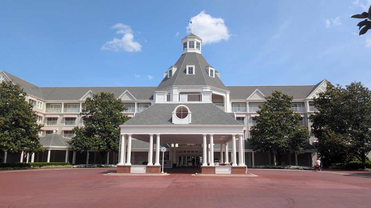 Disneys Yacht Club Resort front entrance drive