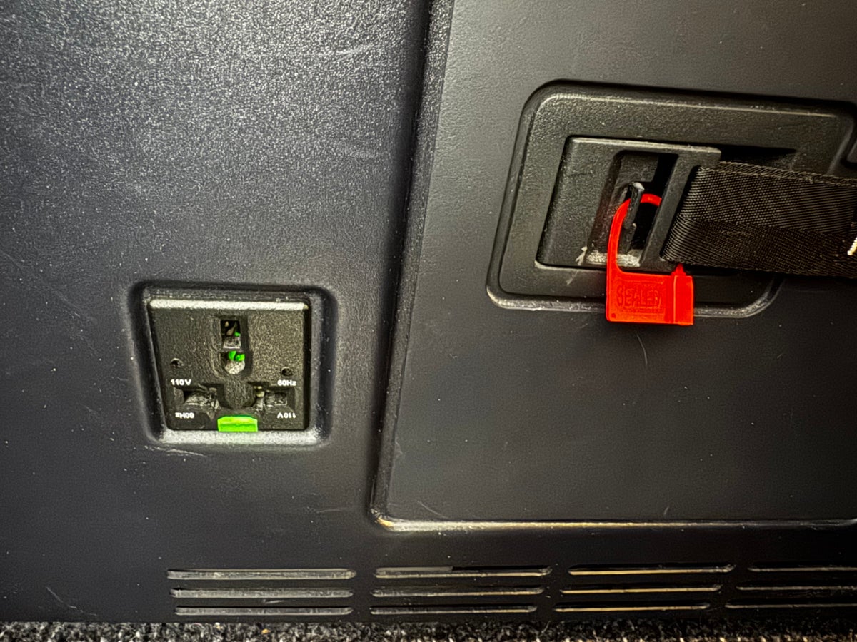 Finnair A350XWB business class outlet