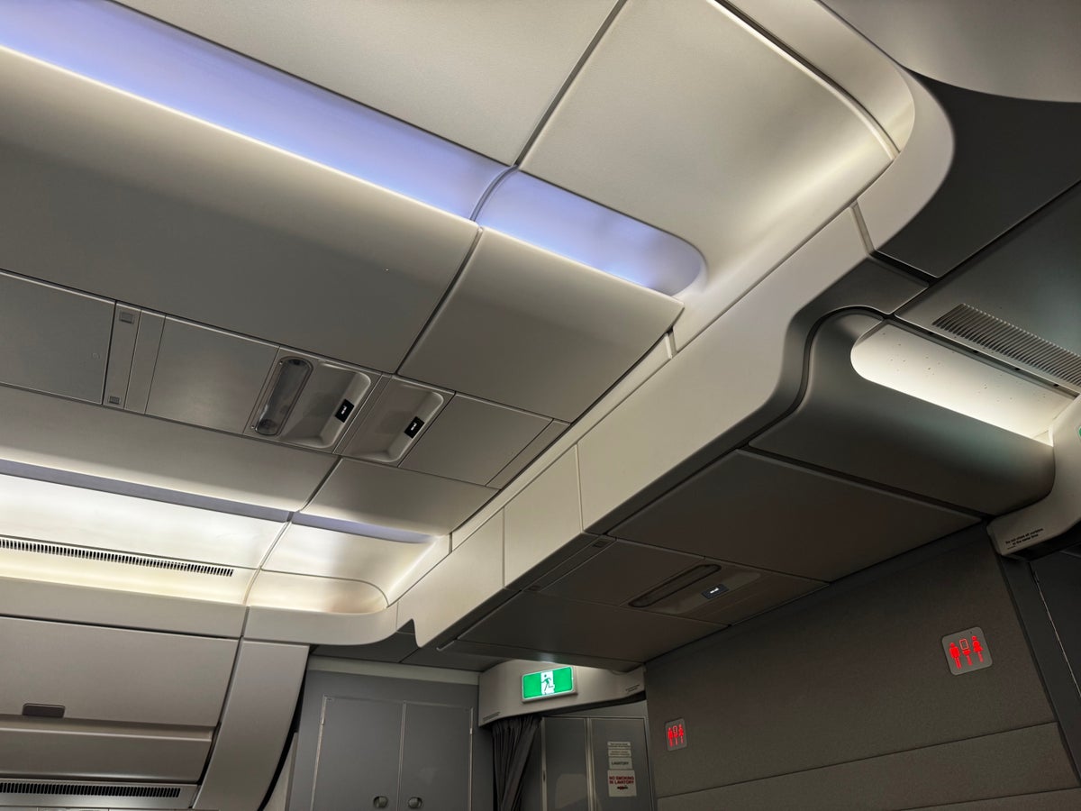 Finnair A350XWB business class overhead bins
