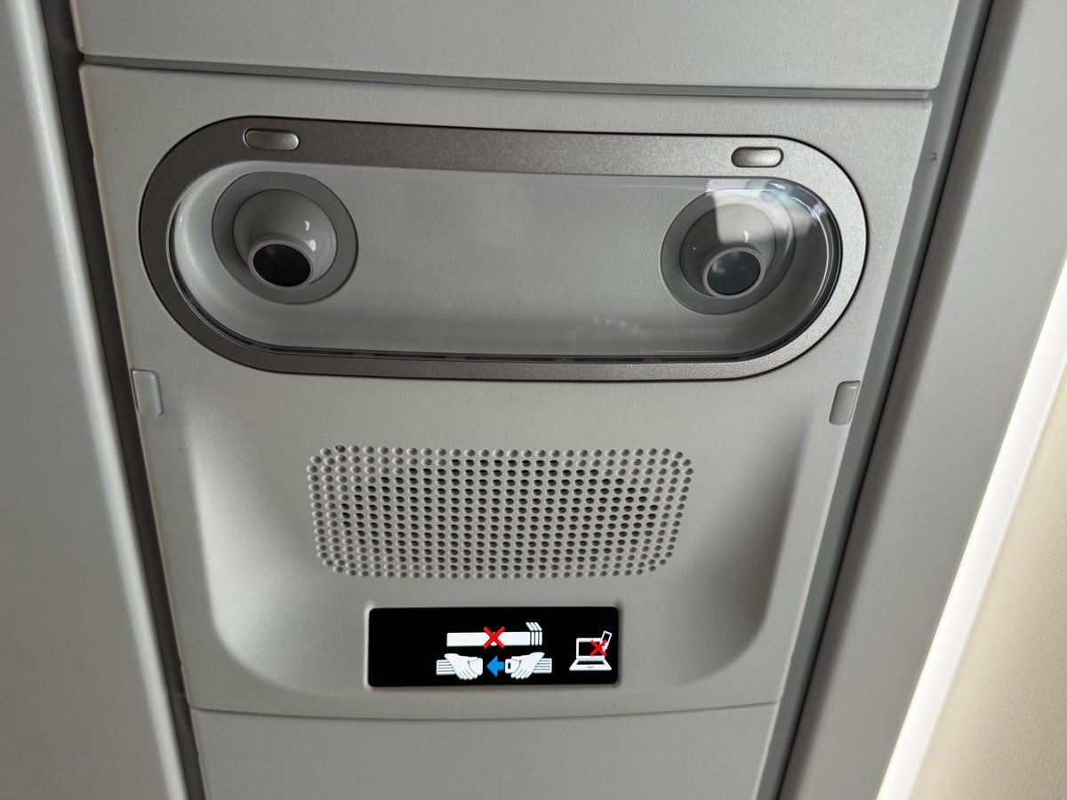 Finnair A350XWB business class overhead lights