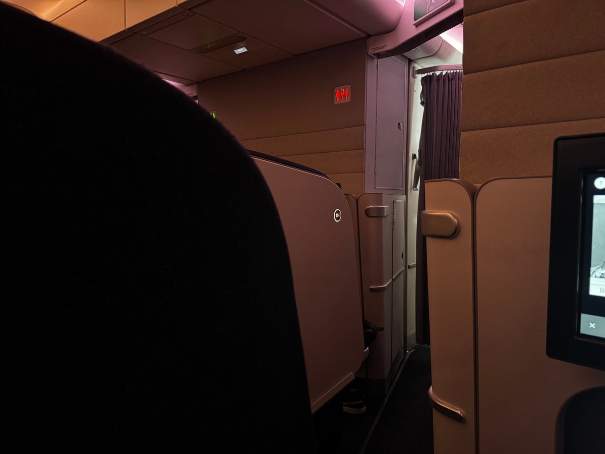 Finnair A350XWB business class privacy view