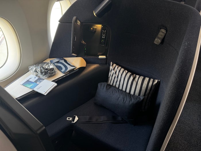 Finnair Airbus A350-900 Business Class Review [LAX to HEL]