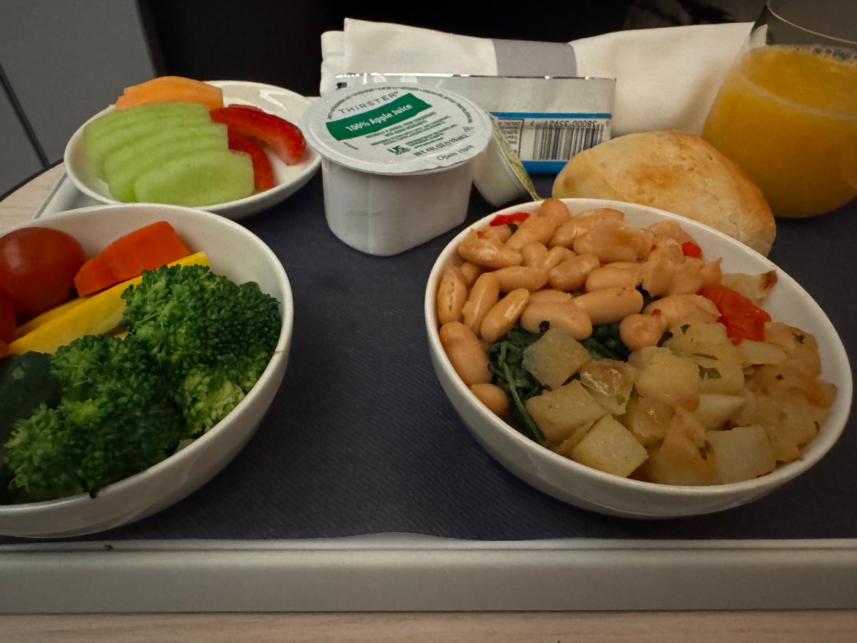 Finnair A350XWB business class vegan breakfast