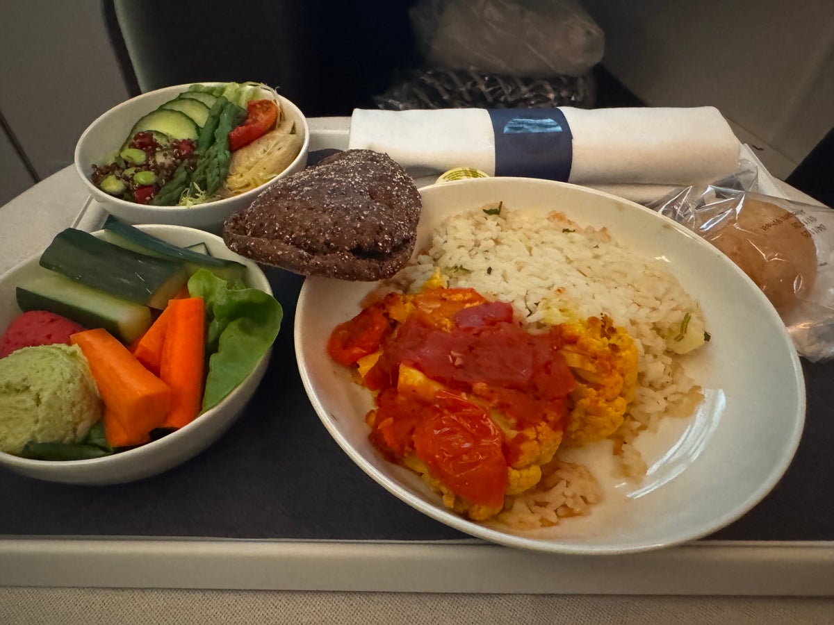 Finnair A350XWB business class vegan dinner