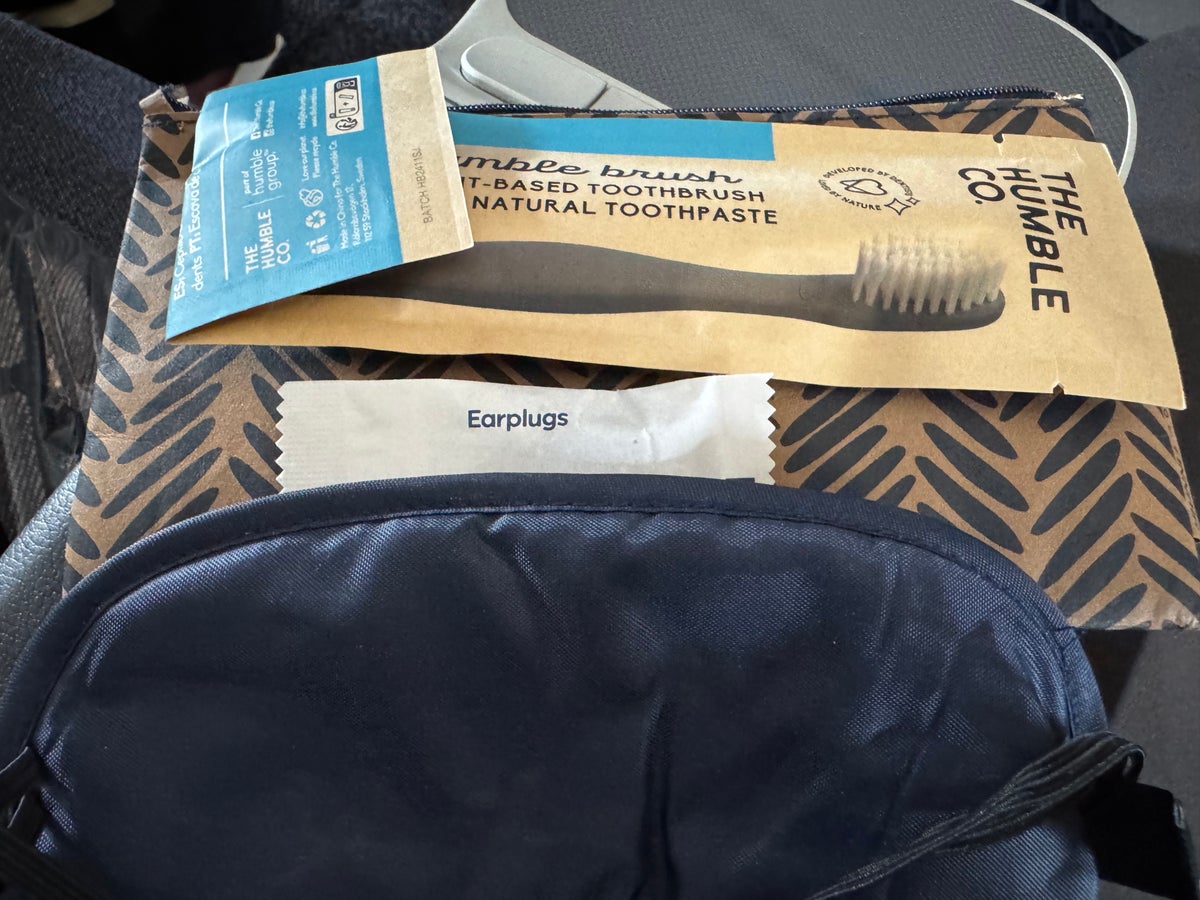 Finnair A350XWB premium economy amenity kit contents