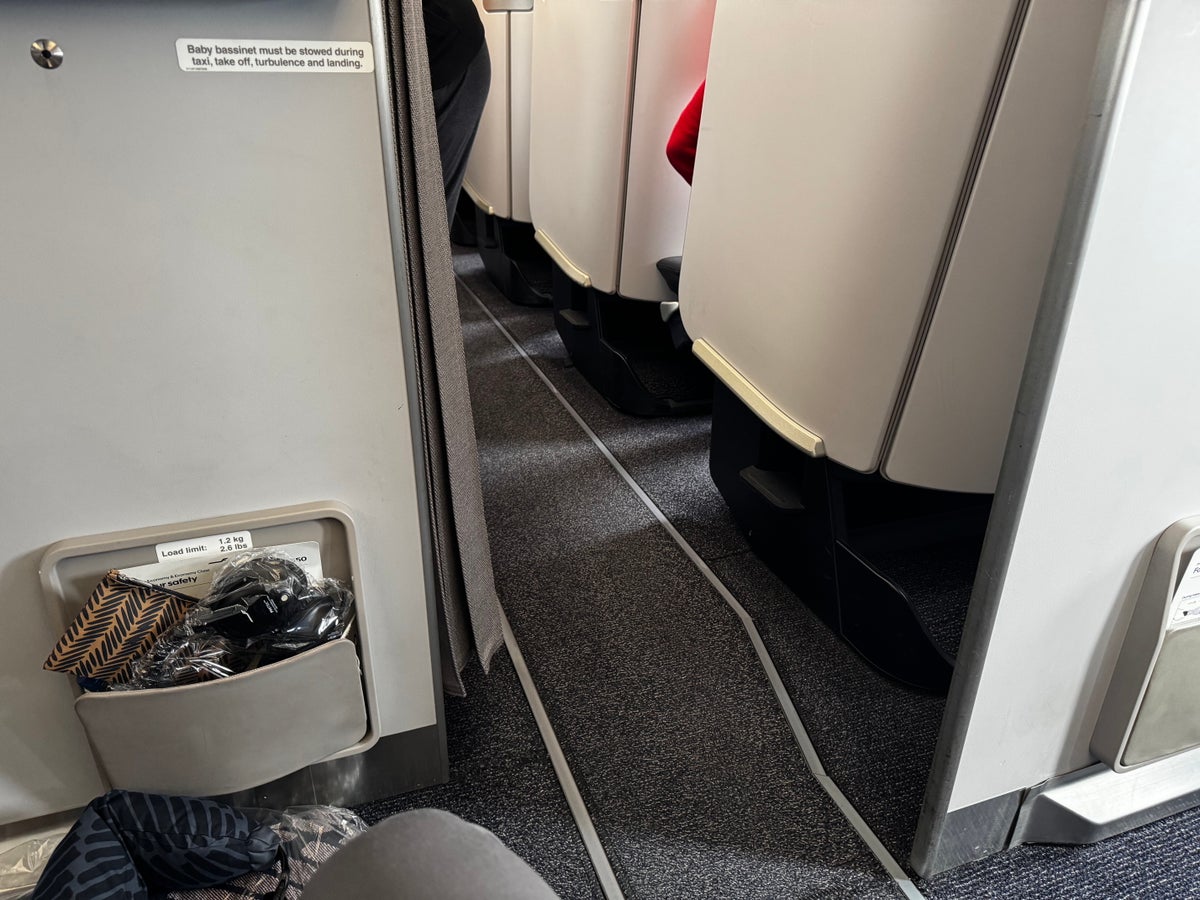 Finnair A350XWB premium economy bend in aisle