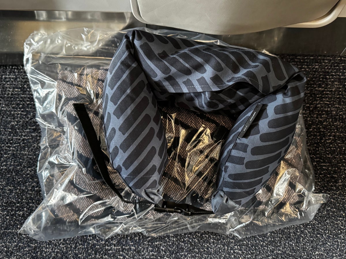 Finnair A350XWB premium economy blanket pillow