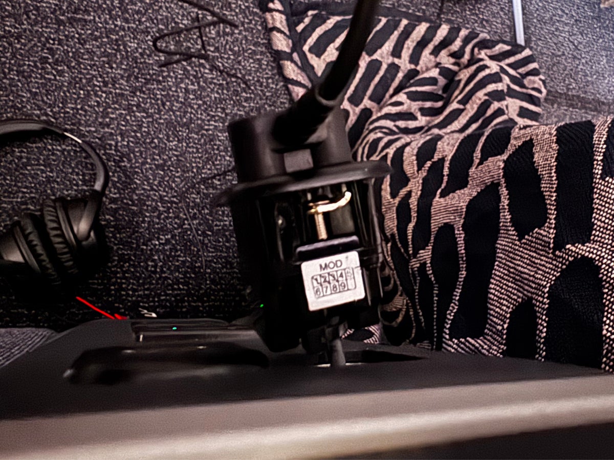 Finnair A350XWB premium economy broken headphone jack