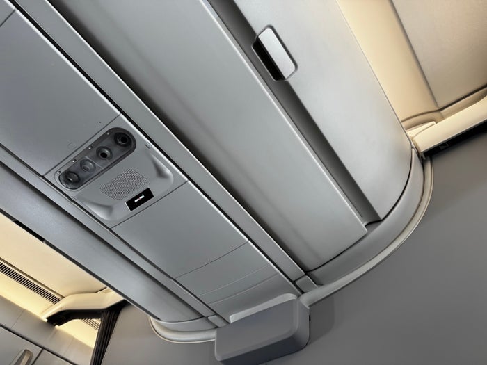 Finnair A350XWB premium economy overhead bins Finnair A350XWB premium economy overhead bins
