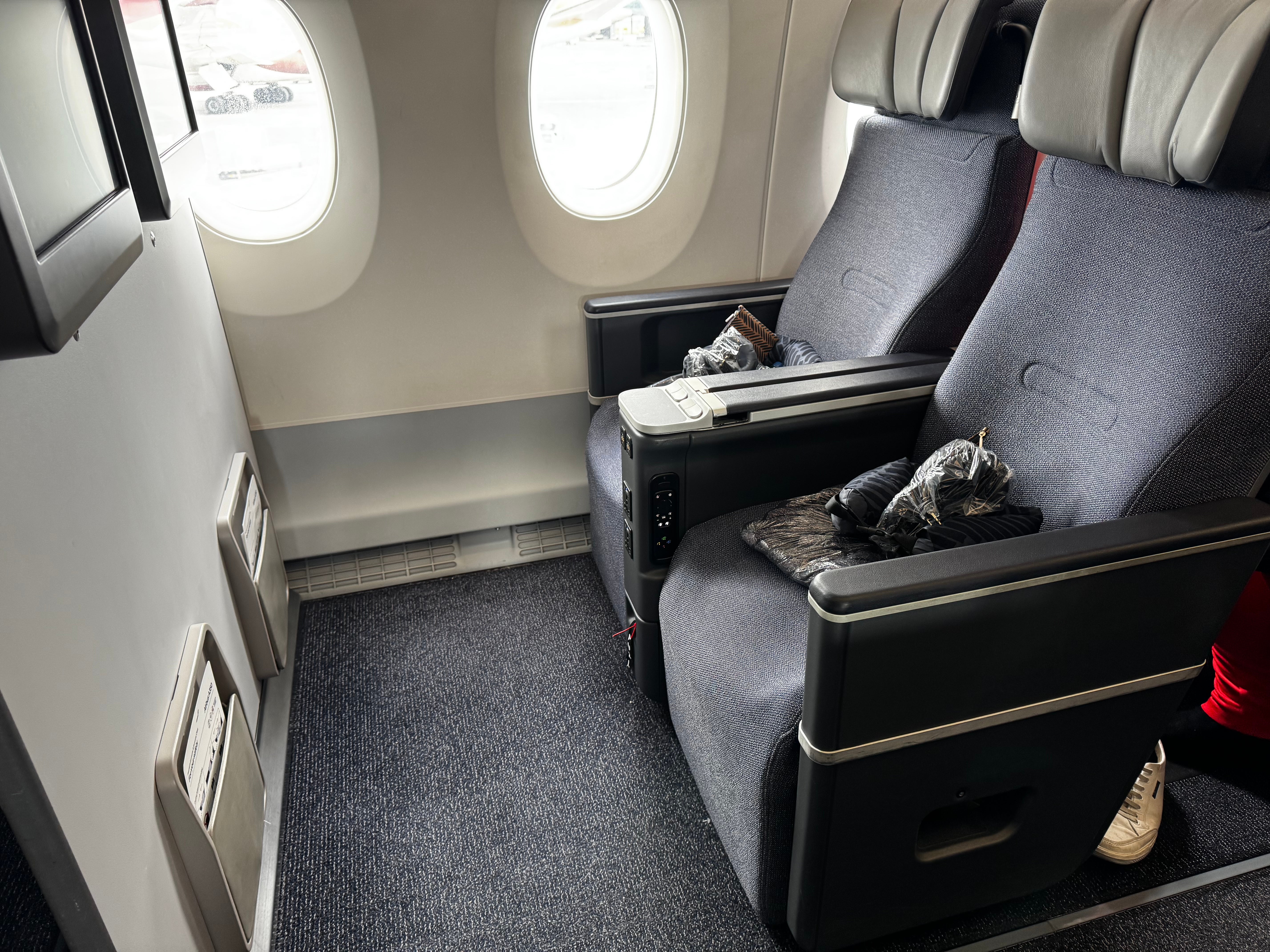 Finnair A350-900 Premium Economy Class Review [HEL to LAX]