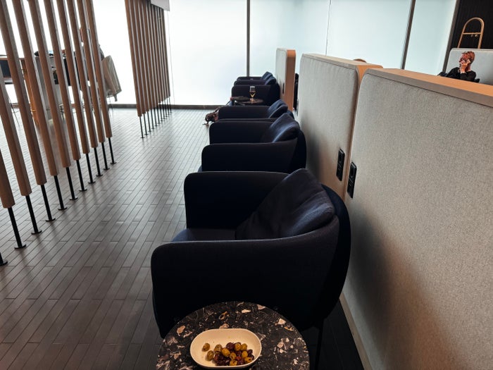 Finnair Lounge Helsinki HEL Non Schengen Platinum Wing chairs
