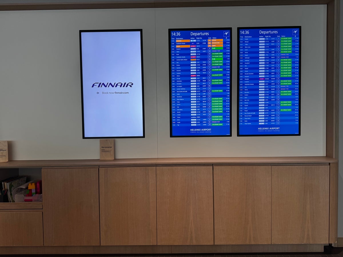 Finnair Lounge Helsinki HEL Non Schengen Platinum Wing departure boards