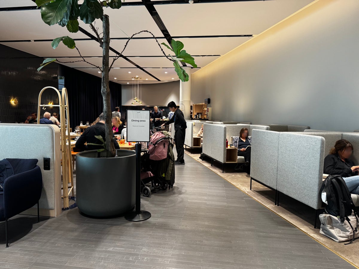 Finnair Lounge Helsinki HEL Non Schengen Platinum Wing dining room blurred version