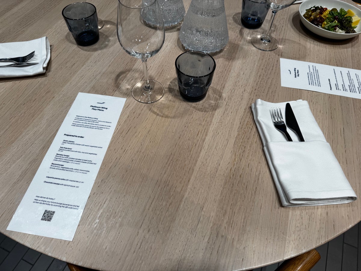 Finnair Lounge Helsinki HEL Non Schengen Platinum Wing table closeup
