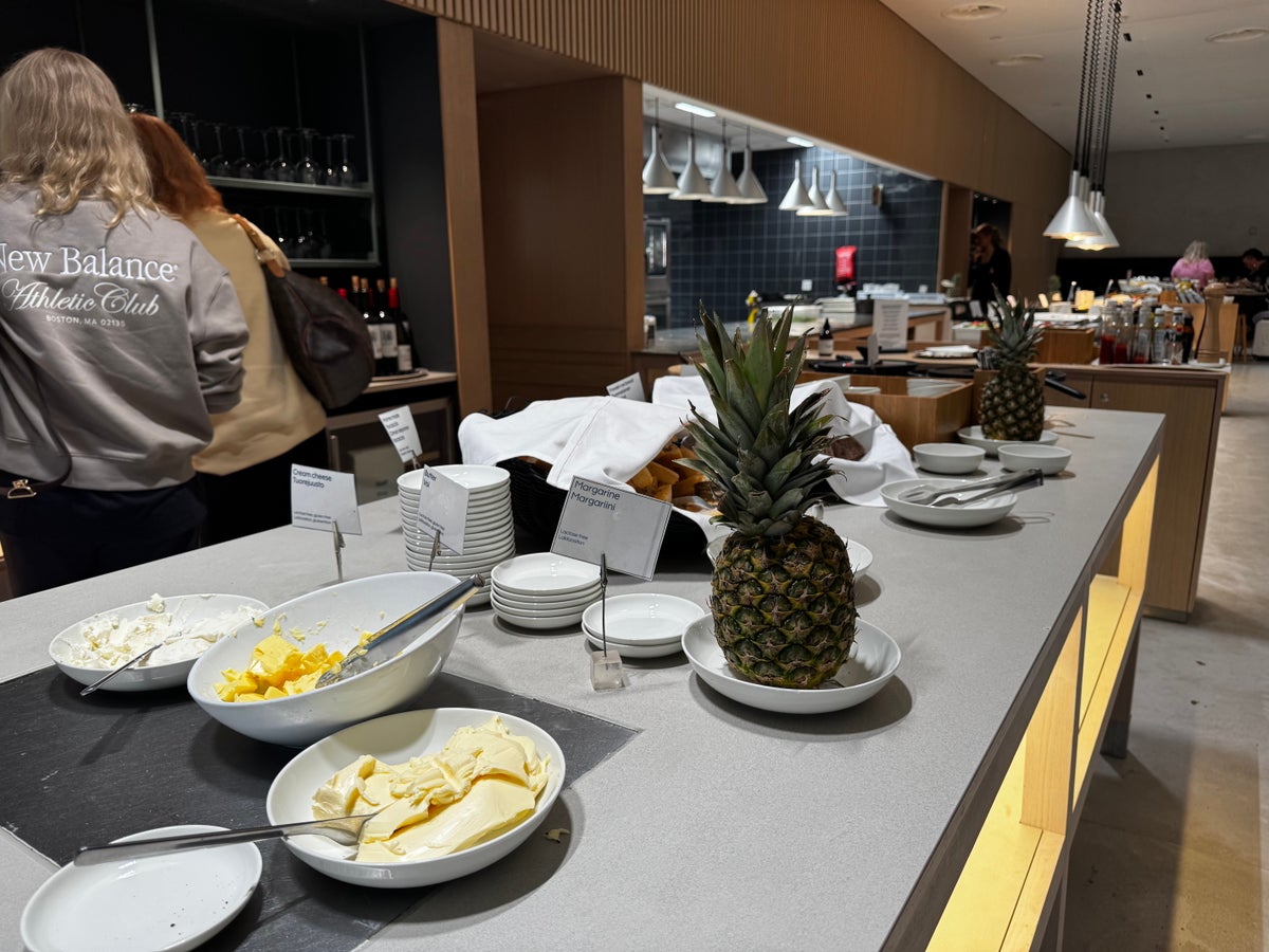 Finnair Lounge Helsinki HEL Non Schengen buffet