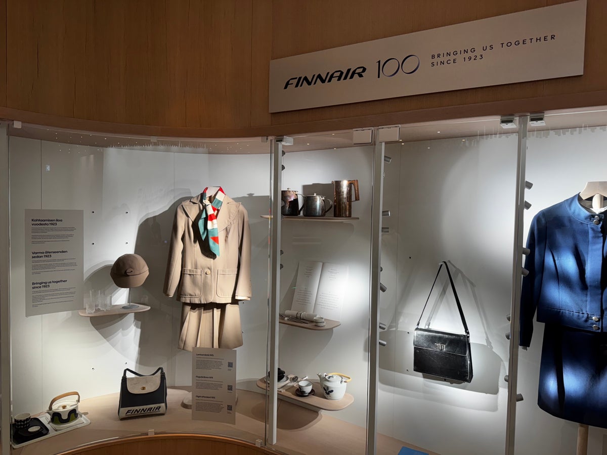 Finnair Lounge Helsinki HEL Non Schengen uniforms