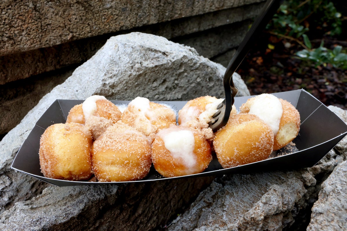 Frankenstein cinnamon rolls