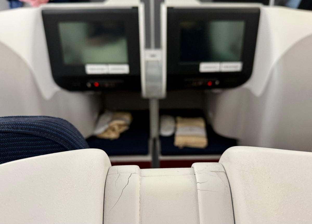 Global Airlines business class cracks