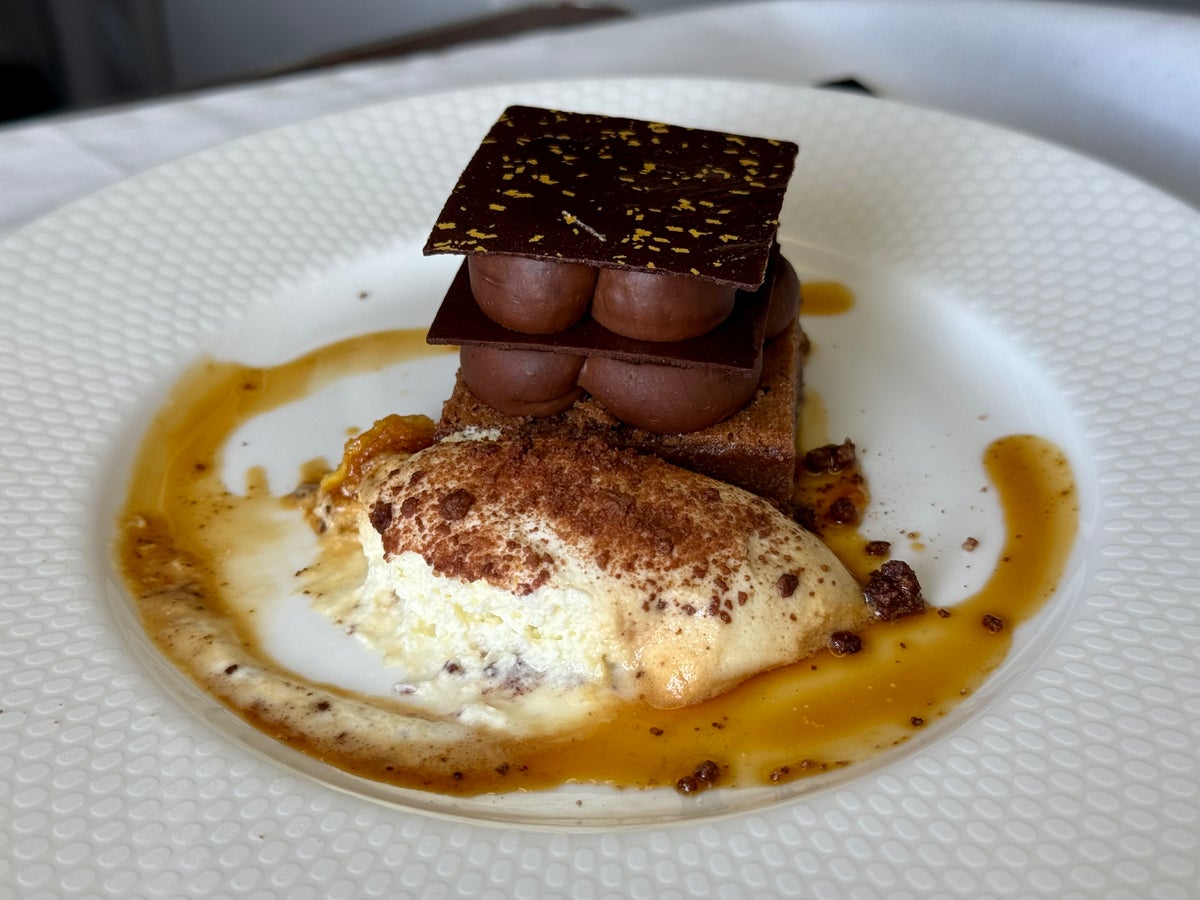 Global Airlines business class dessert