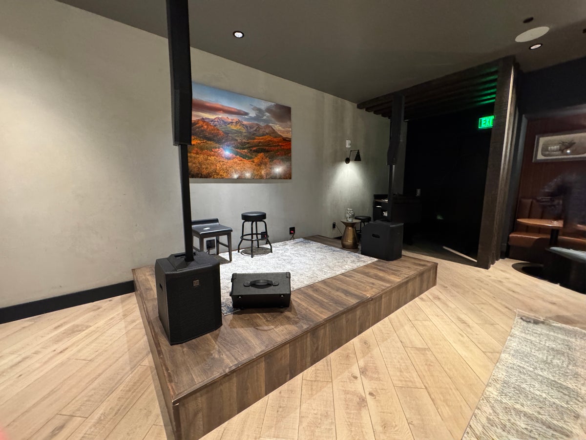Grand Hyatt Deer Valley Hidden Bar Stage 