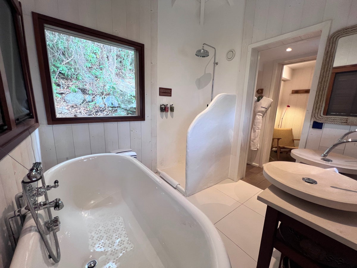 Hotel Manapany bathroom