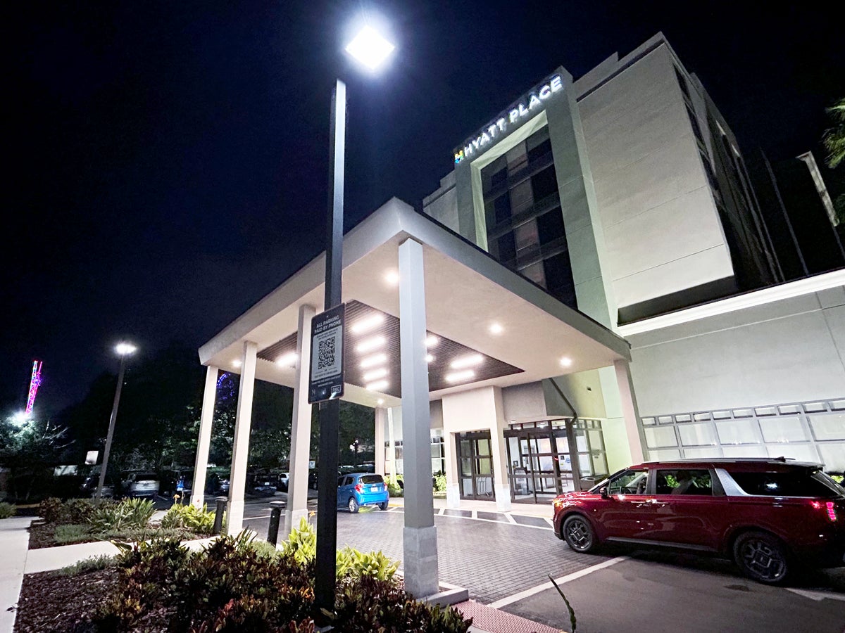 Hyatt Place I Drive front night