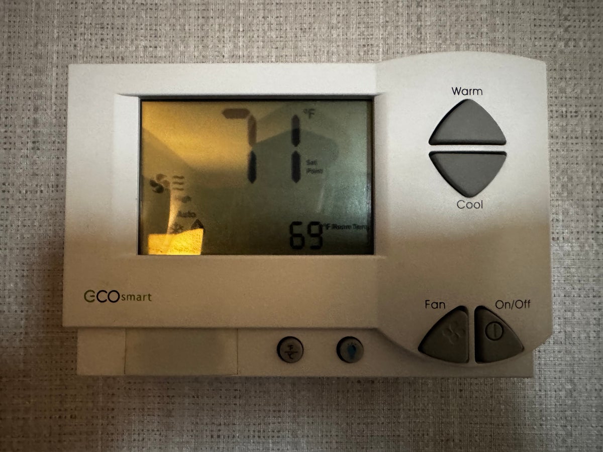 Hyatt Regency DFW bedroom thermostat