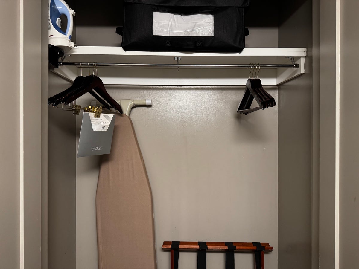 Hyatt Regency DFW closet