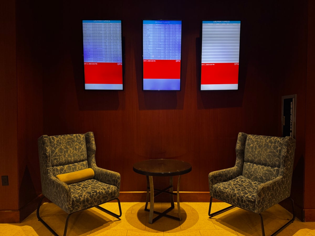 Hyatt Regency DFW departure boards