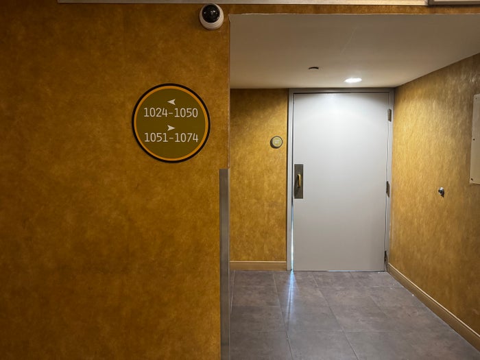 Hyatt Regency DFW hallway signs