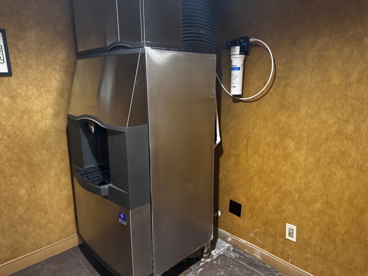 Hyatt Regency DFW ice machine