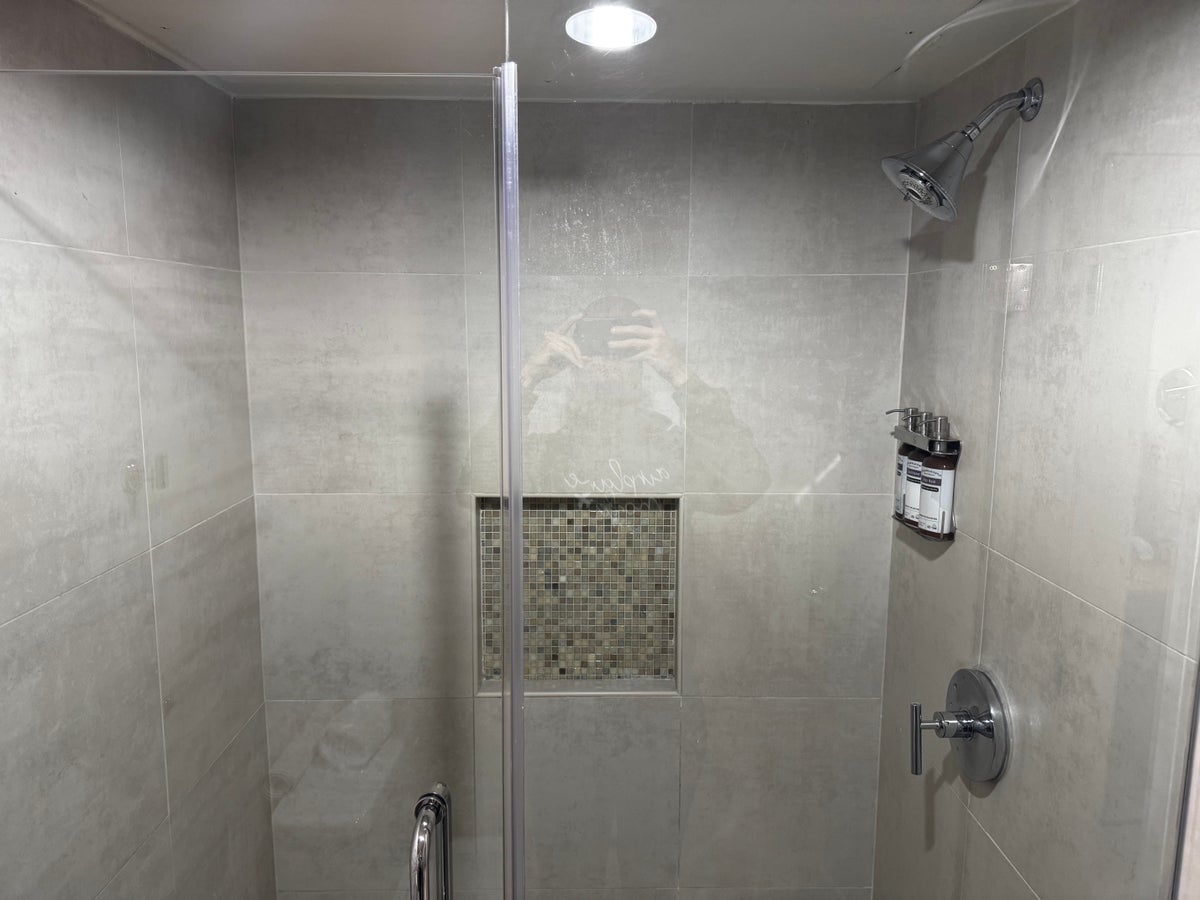 Hyatt Regency DFW shower