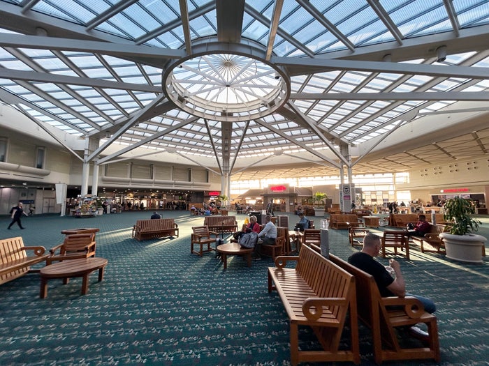 Hyatt Regency Orlando International Airport Terminal A B shopping court Hyatt Regency Orlando International Airport Terminal A B shopping court