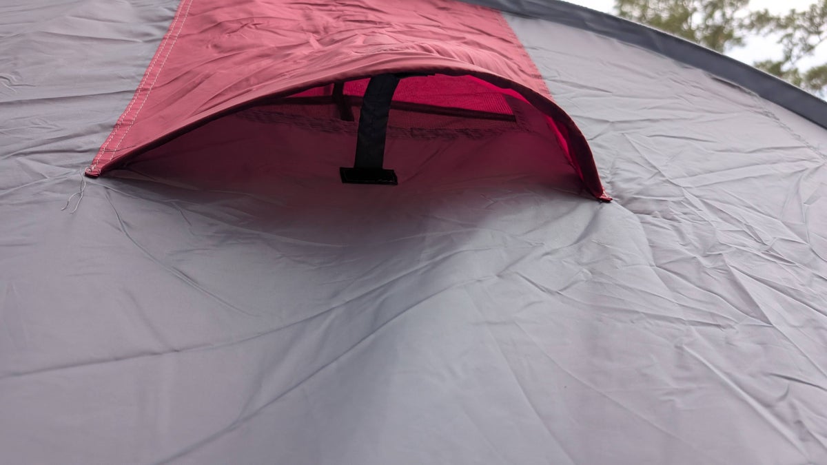 Instant 6 person pop up tent back ventilation
