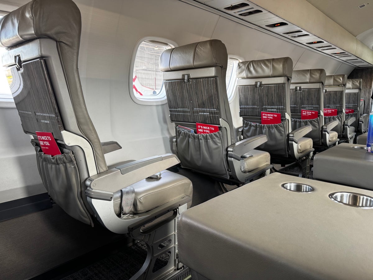 JSX E145 DAL SNA A seats
