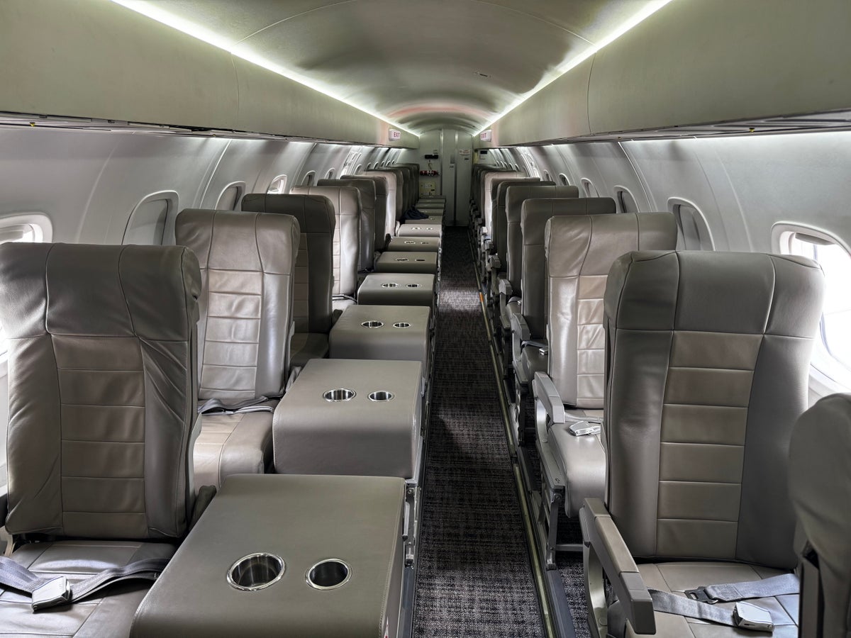 JSX E145 DAL SNA cabin