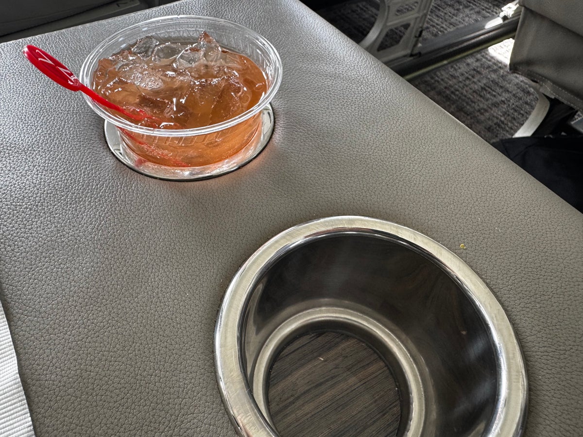 JSX E145 DAL SNA mocktail cupholder