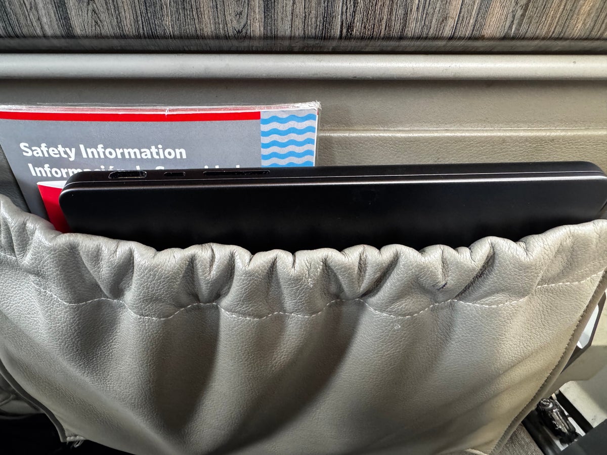 JSX E145 DAL SNA seat pocket